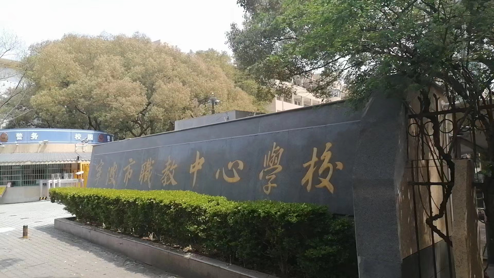 宁波职教中心学校水箱清洗(图1)