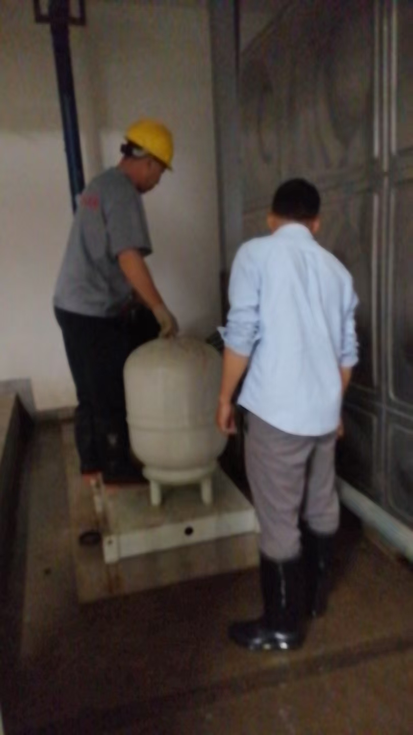 宁波周巷清洗水箱公司