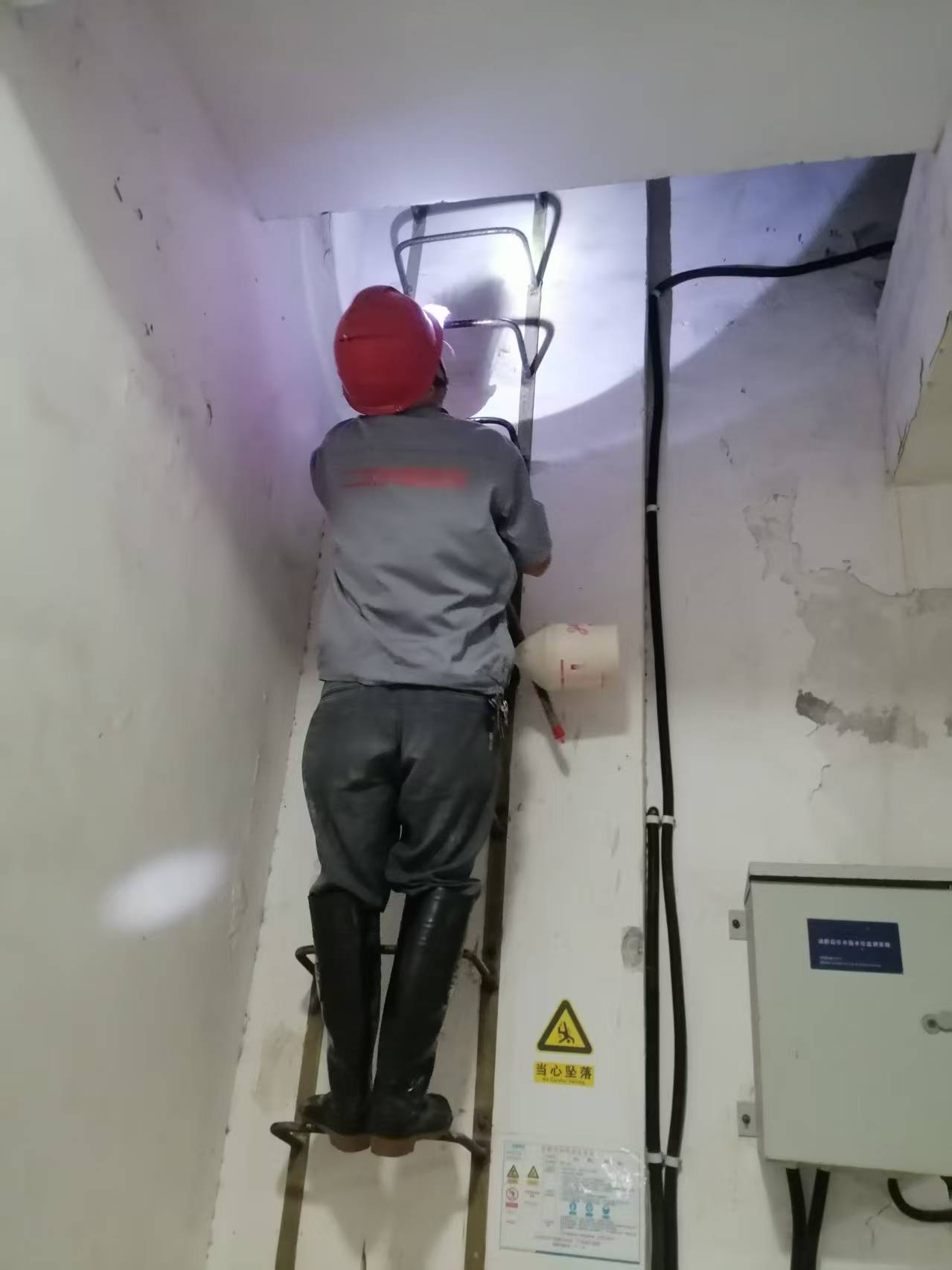 浙江宁波学校水箱清洗 学校清洗生活水箱 水箱清洗公司(图3)