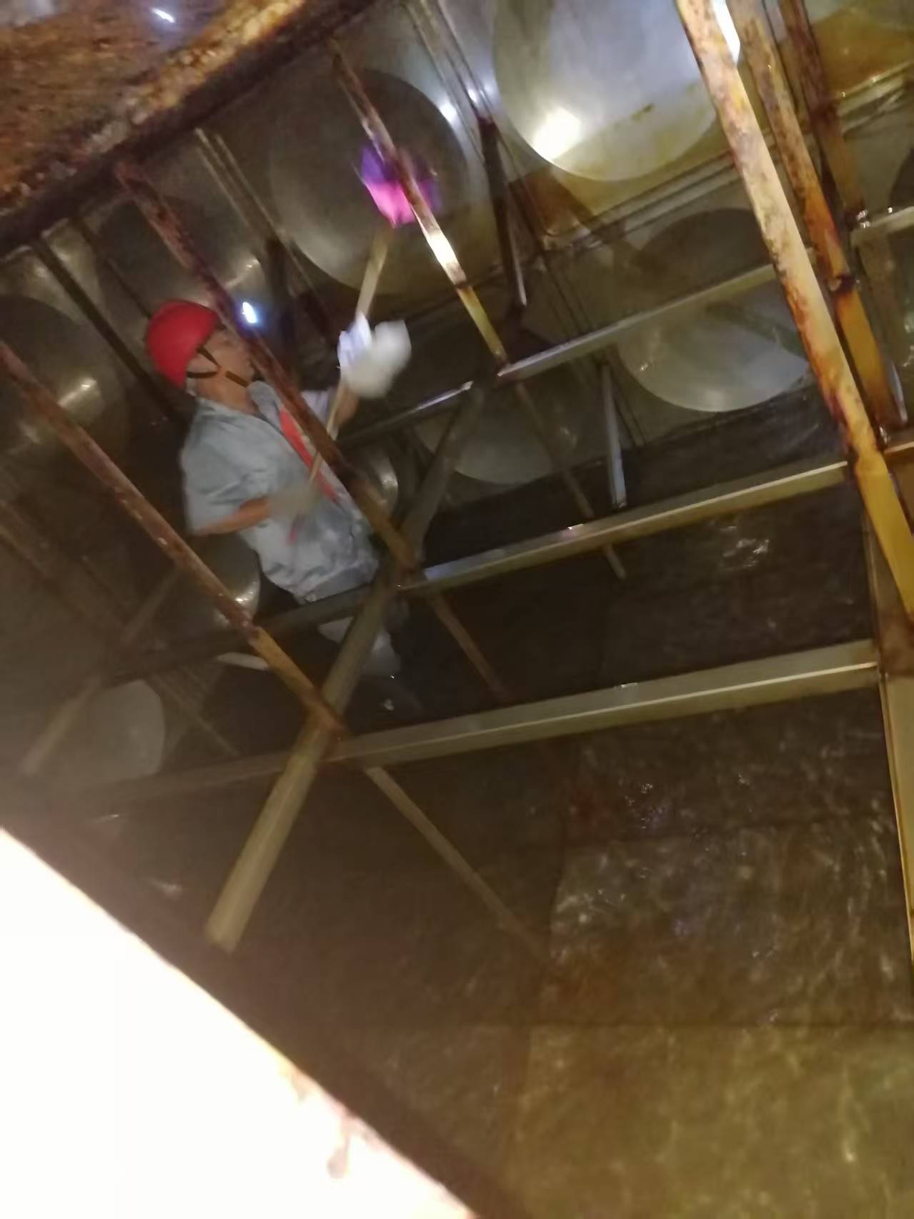 宁波宾馆清洗水箱 宁波商务楼屋顶水箱清洗(图3)